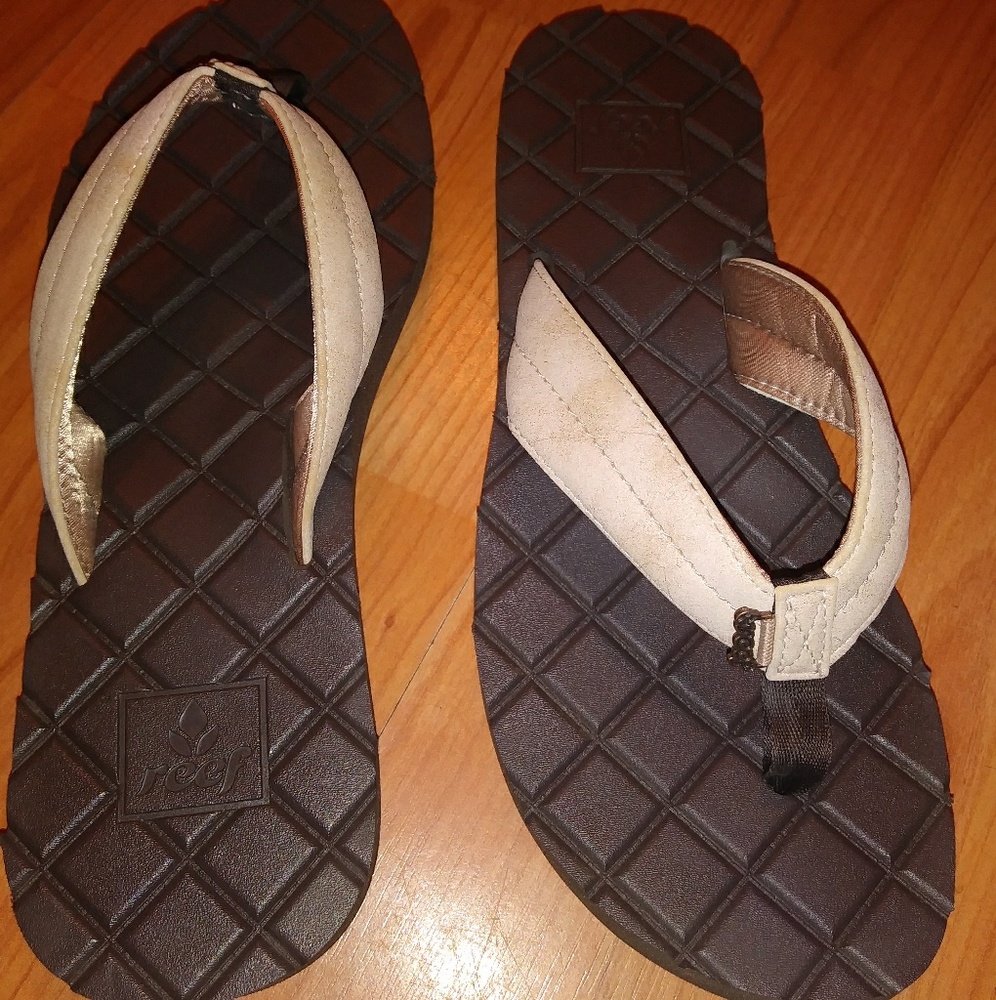 Reef size 8.5-9 brown flip flops
